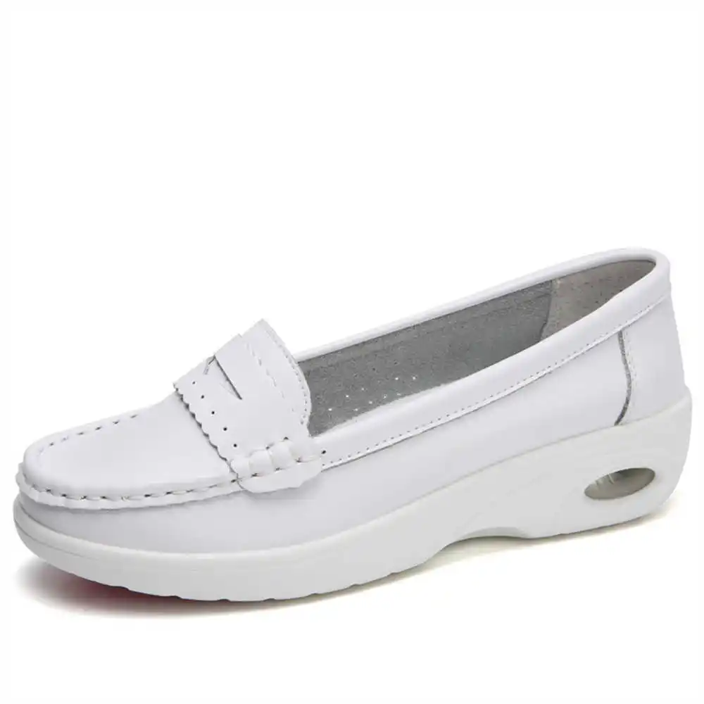 Thick Sole Slipon White Traine - đánh giá và giá Classic Tech Office Number