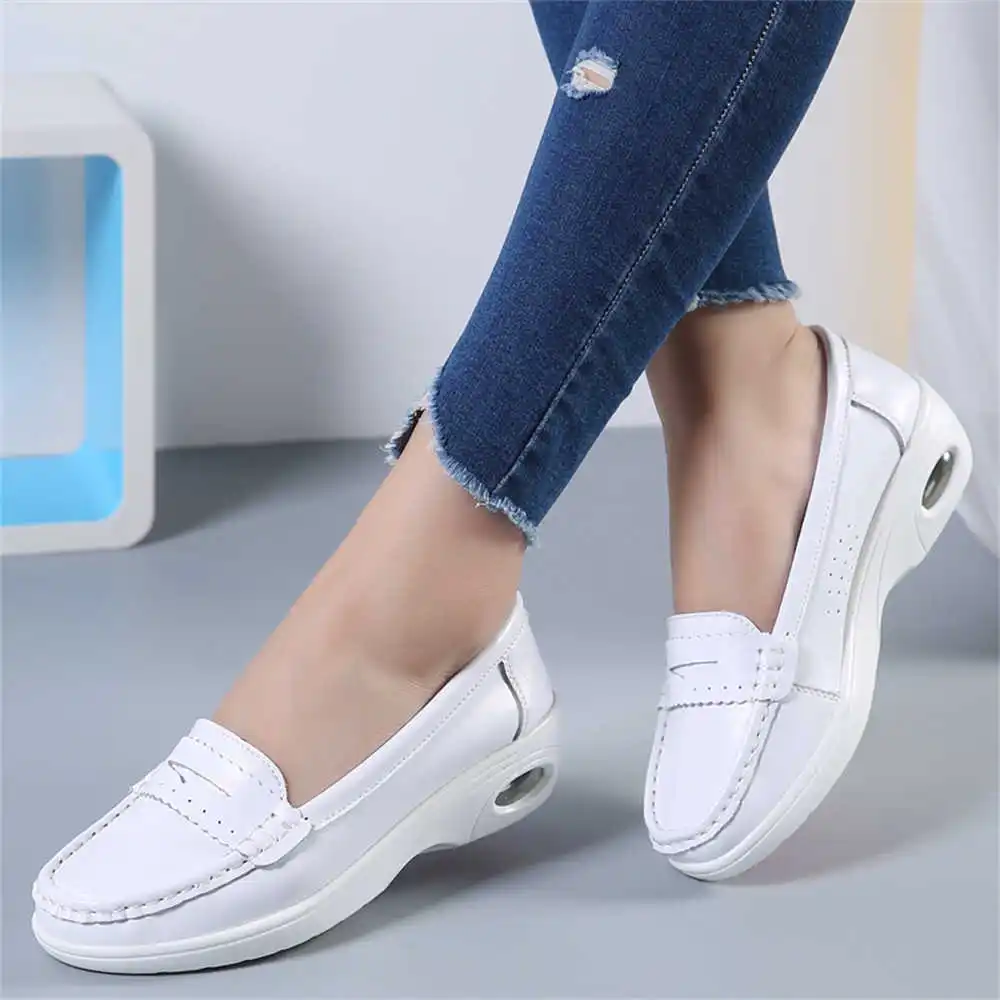 Thick Sole Slipon White Traine - đánh giá và giá Classic Tech Office Number